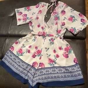 Short sleeve floral romper